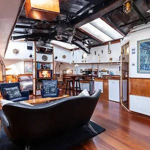 anna-houseboat.amsterdamhotelsnl.com/